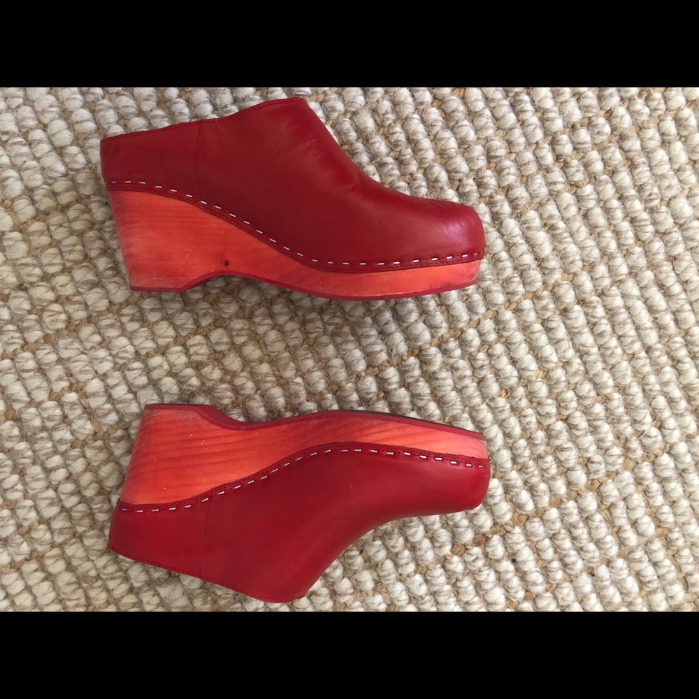 Gorgeous RARE red Joval clogs